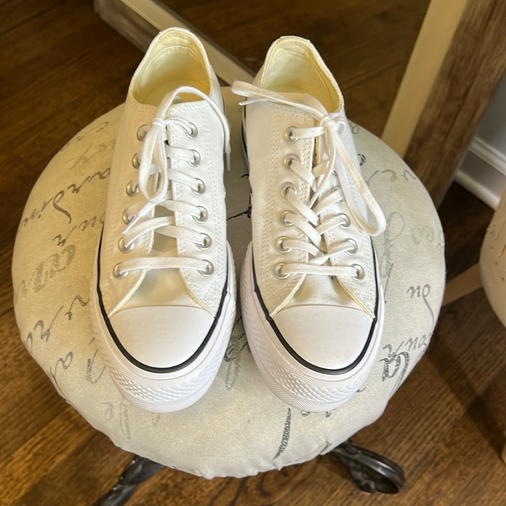 Like New White Platform Lift Converse